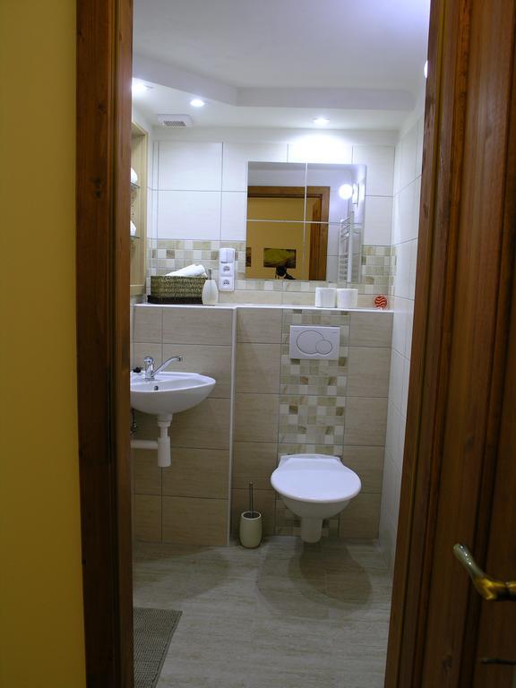 Stylove Podkrovni Apartmany 俄斯特拉发 客房 照片